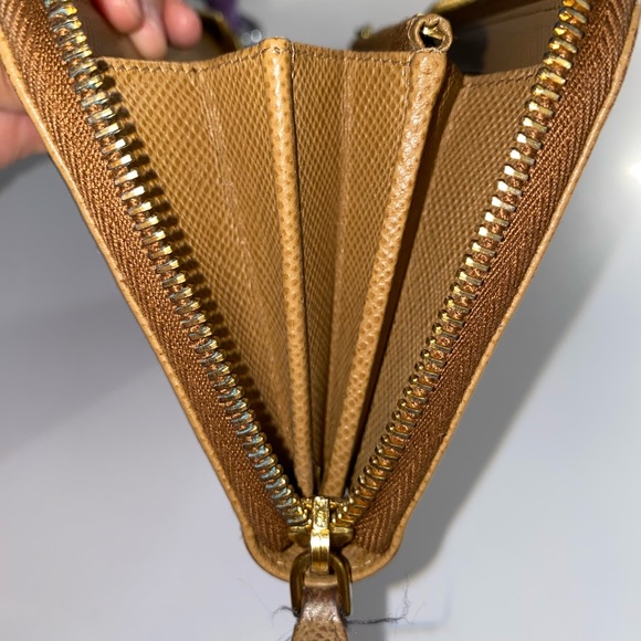 Prada Saffiano leather in color caramel (pre-owned) - Picture 14 of 14